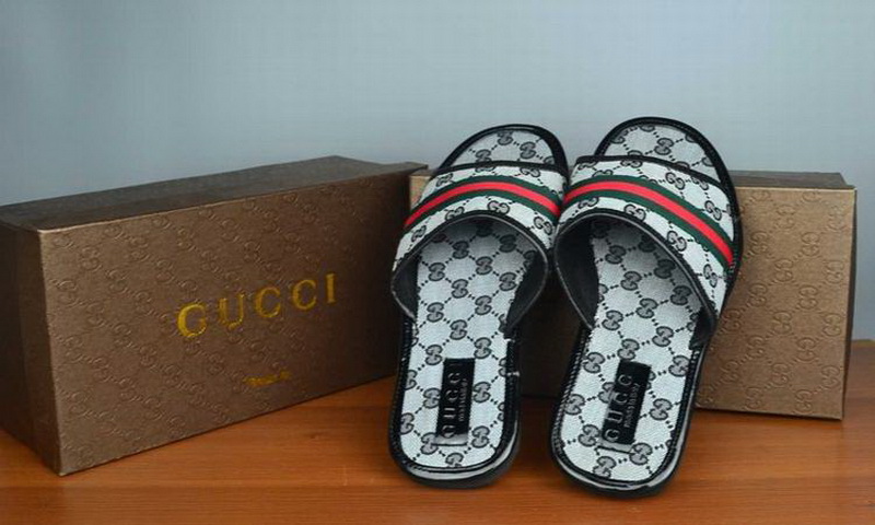 Gucci Slippers Woman--029